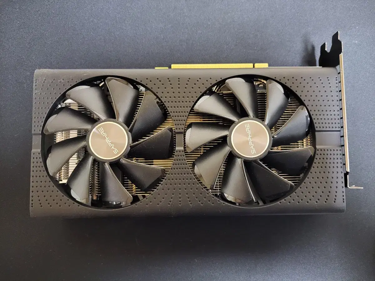 그래픽카드 SAPPHIRE PULSE RX570 4GB